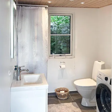 2 Bedroom Gorgeous In בית נופש סבנדבורג